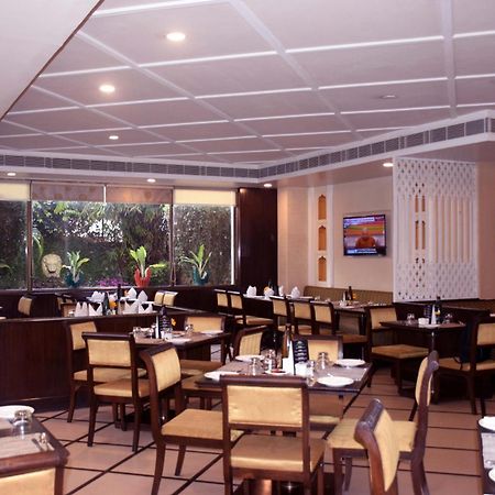 La Place Sarovar Portico Λάκναου Εξωτερικό φωτογραφία
