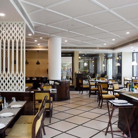 La Place Sarovar Portico Λάκναου Εξωτερικό φωτογραφία