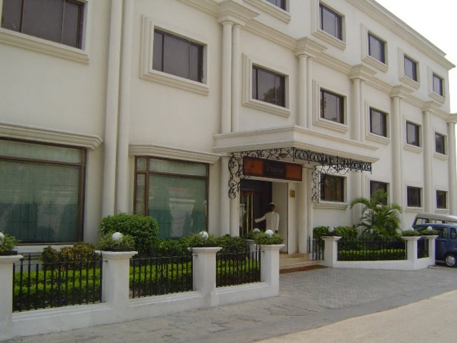 La Place Sarovar Portico Λάκναου Εξωτερικό φωτογραφία