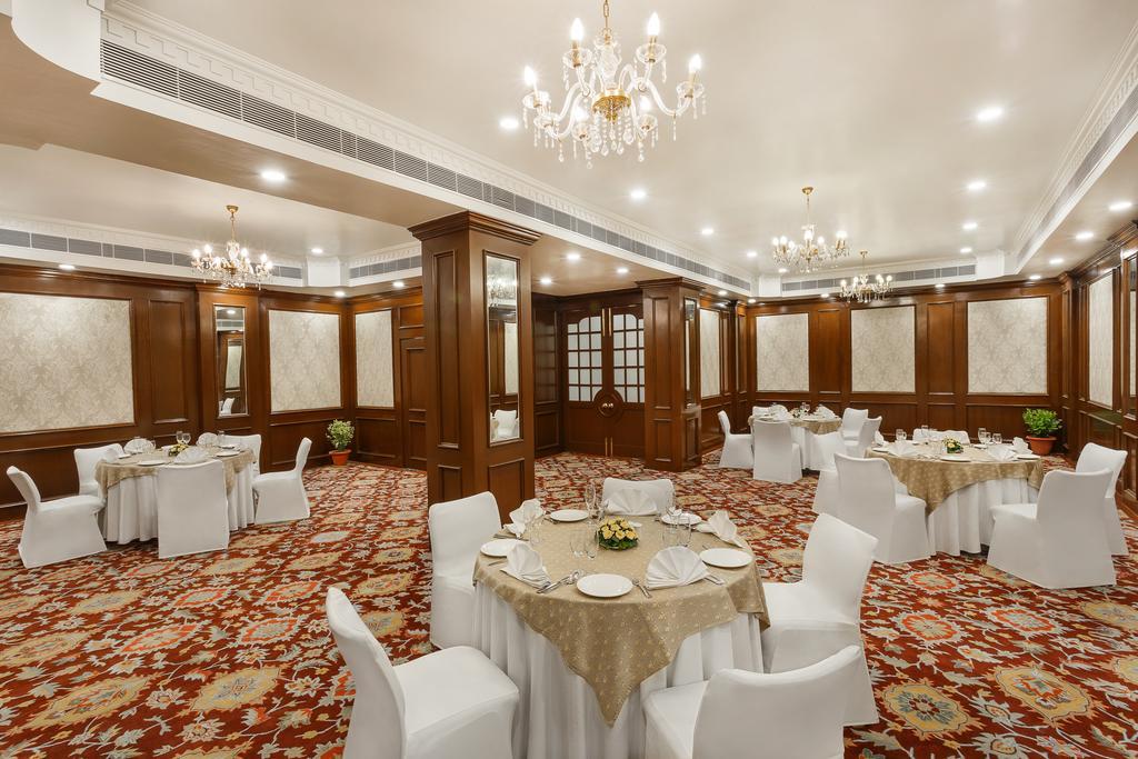 La Place Sarovar Portico Λάκναου Εξωτερικό φωτογραφία