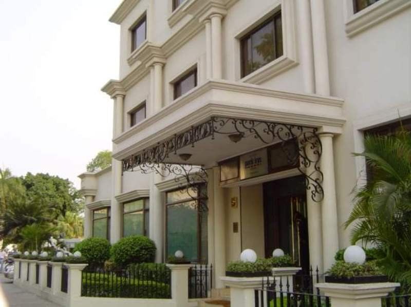 La Place Sarovar Portico Λάκναου Εξωτερικό φωτογραφία