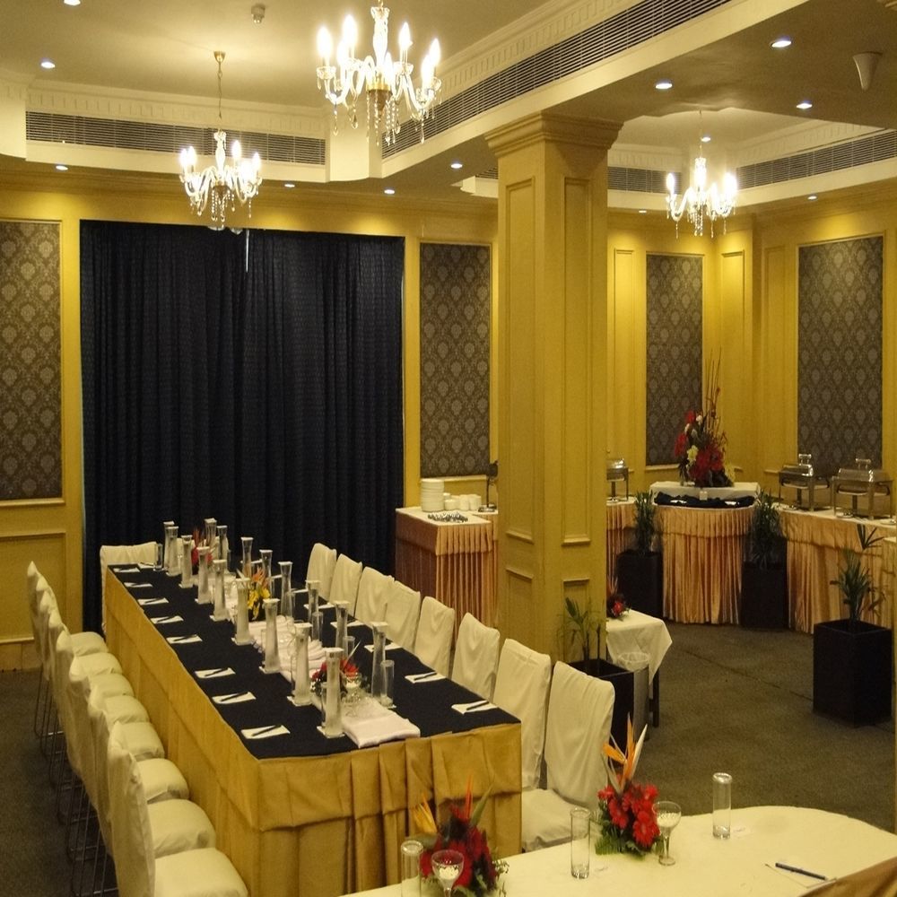 La Place Sarovar Portico Λάκναου Εξωτερικό φωτογραφία