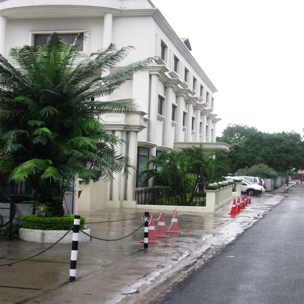 La Place Sarovar Portico Λάκναου Εξωτερικό φωτογραφία