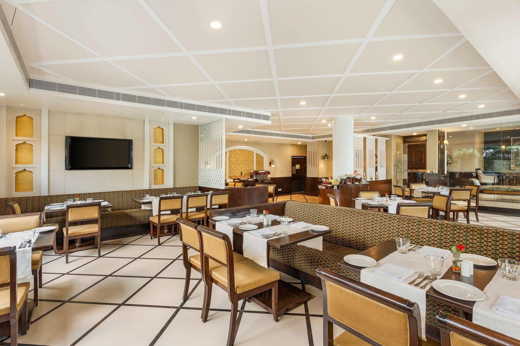 La Place Sarovar Portico Λάκναου Εξωτερικό φωτογραφία