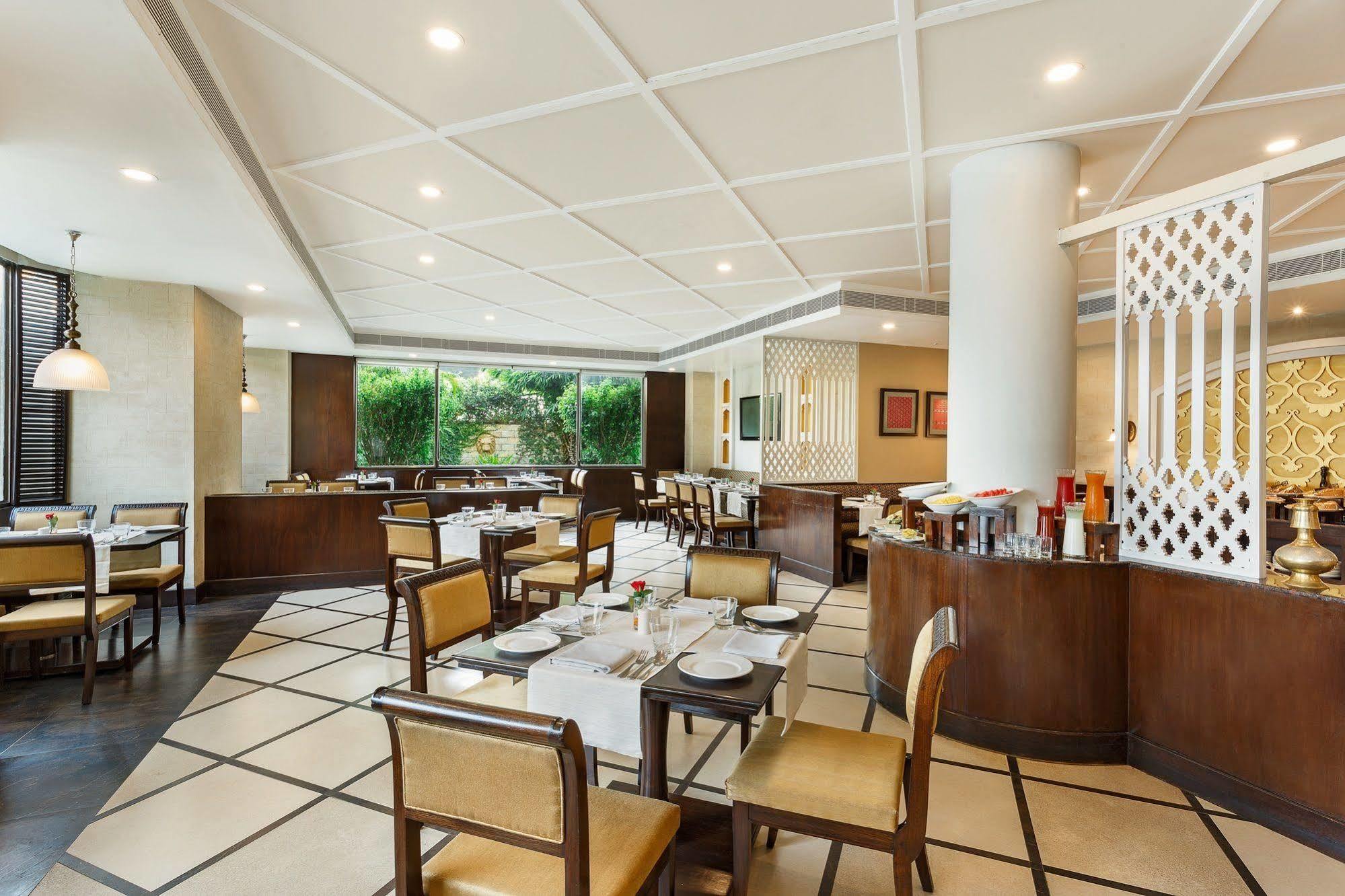 La Place Sarovar Portico Λάκναου Εξωτερικό φωτογραφία